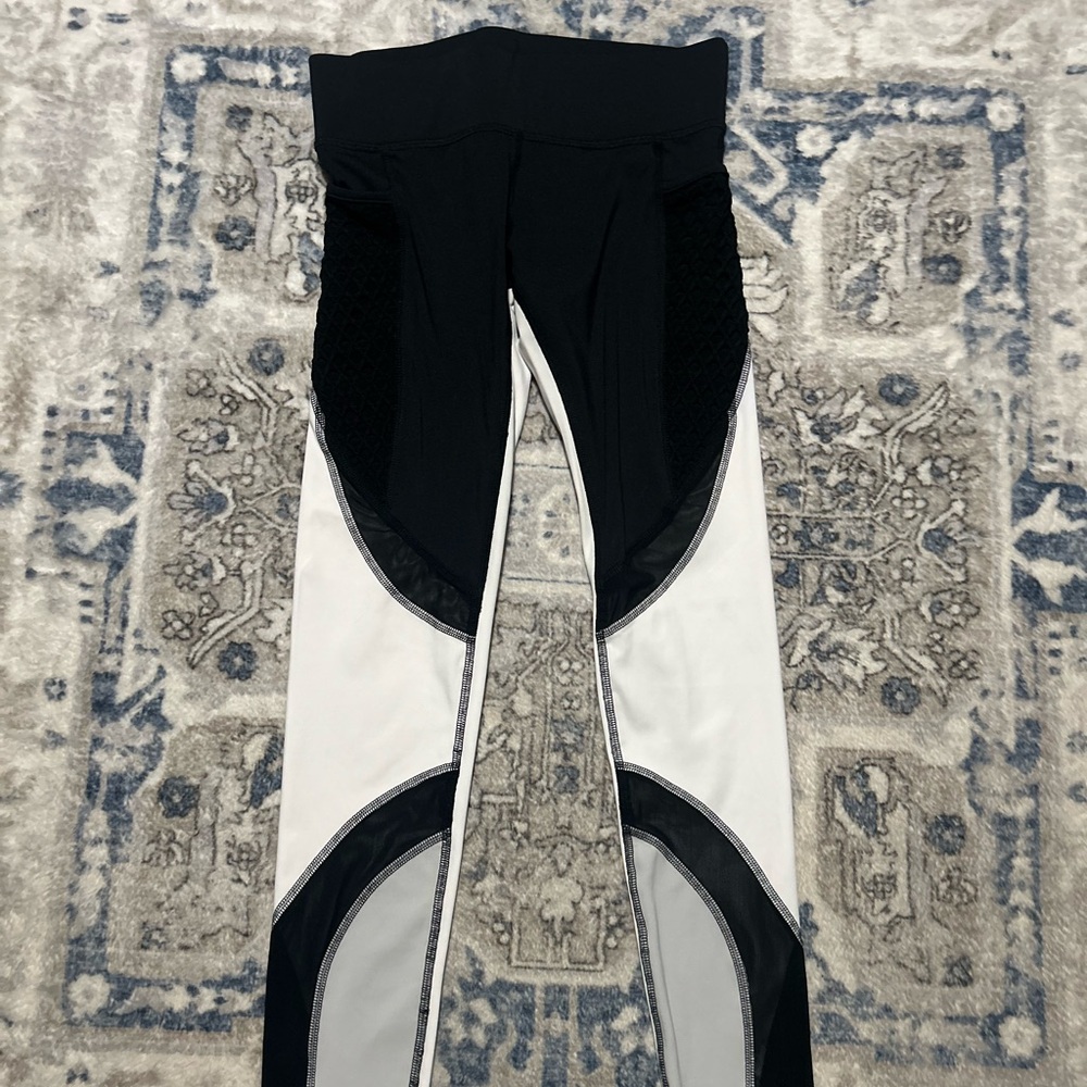 Noli Black and White Athletic Leggings